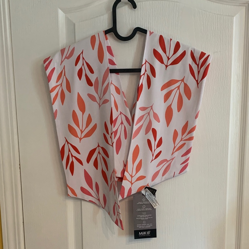 🇨🇦 Miik Halona Women's Coral and Red Leaf Scarf/Wrap/Belt